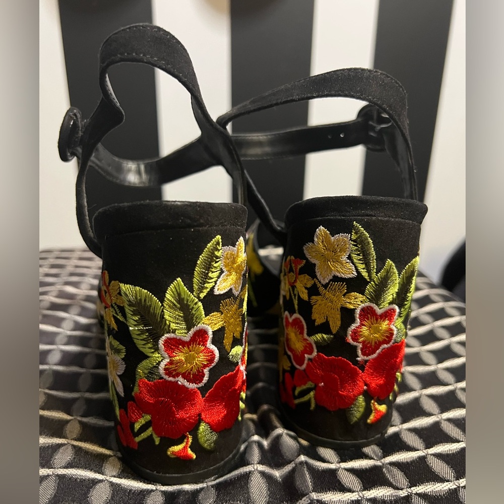 New Look Black Floral Embroidered Boho Block Heels; Sz 9 US; 40 UK - Picture 2 of 6